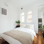 Modern 1Bd Flat -Stoke Newington